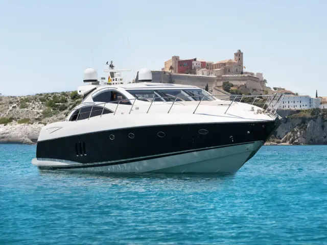NUMBER 9 | Sunseeker Predator 72 — 2 / 12