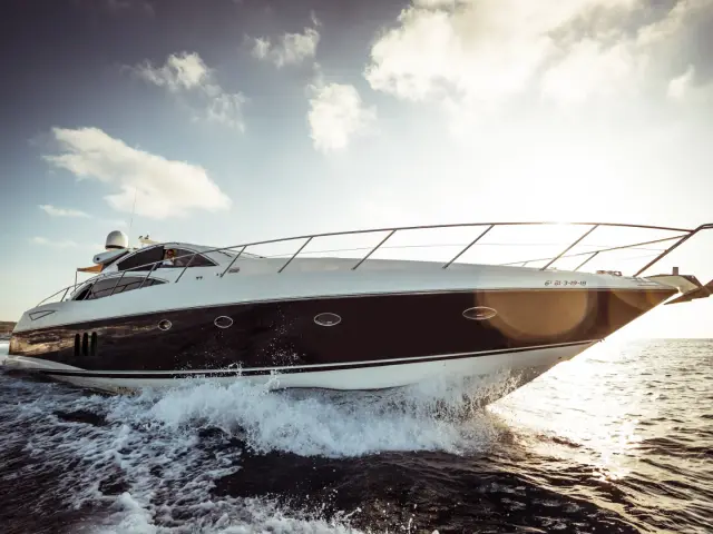 NUMBER 9 | Sunseeker Predator 72 — 3 / 12