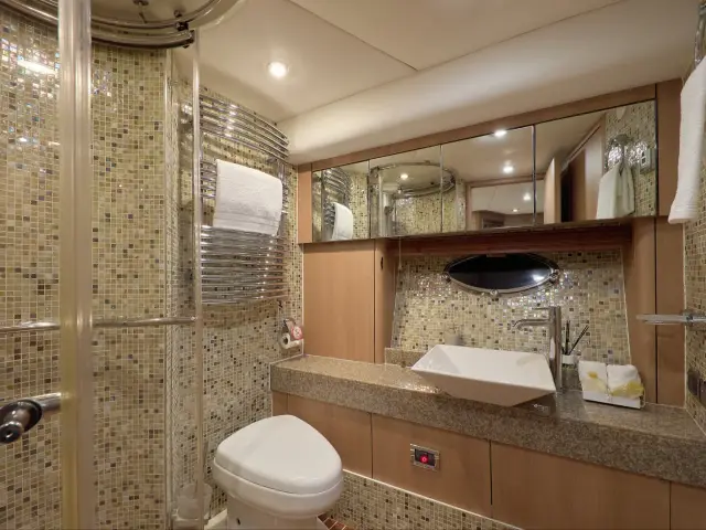 NUMBER 9 | Sunseeker Predator 72 — 5 / 12