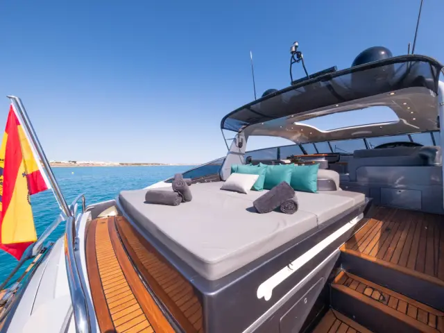 SHADY | Baia Panther 80 — 7 / 15