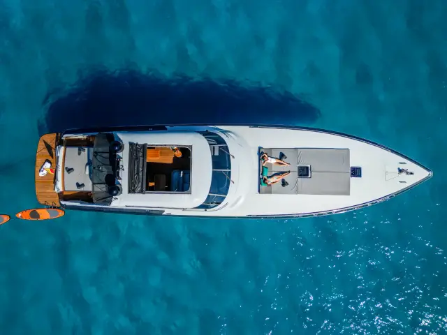 SHADY | Baia Panther 80 — 4 / 15