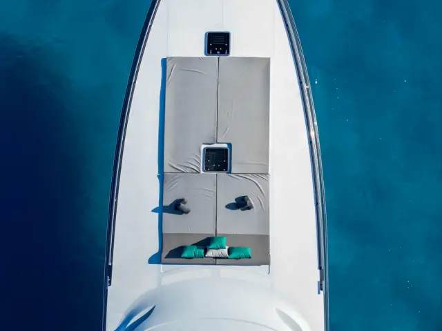 SHADY | Baia Panther 80 — 6 / 15