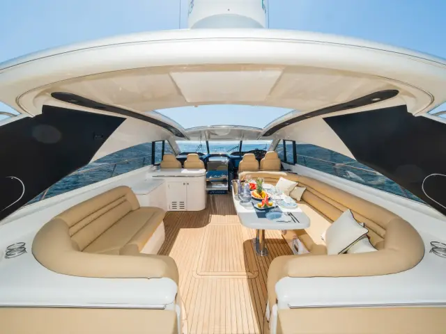 CRETA | Princess V65 — 7 / 15