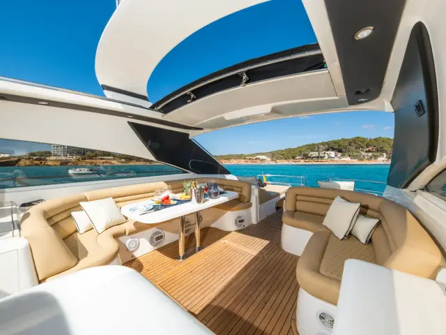 CRETA | Princess V65 — 6 / 15
