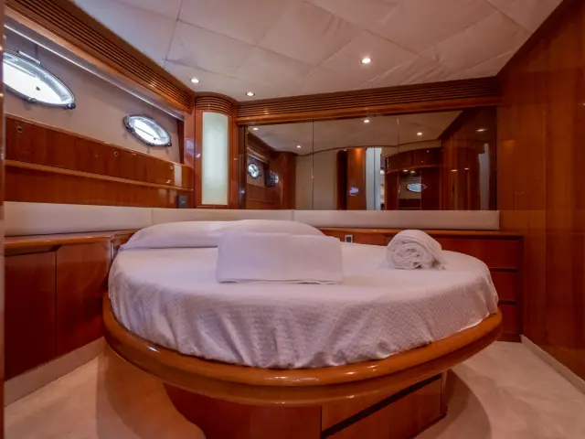 CRETA | Princess V65 — 13 / 15