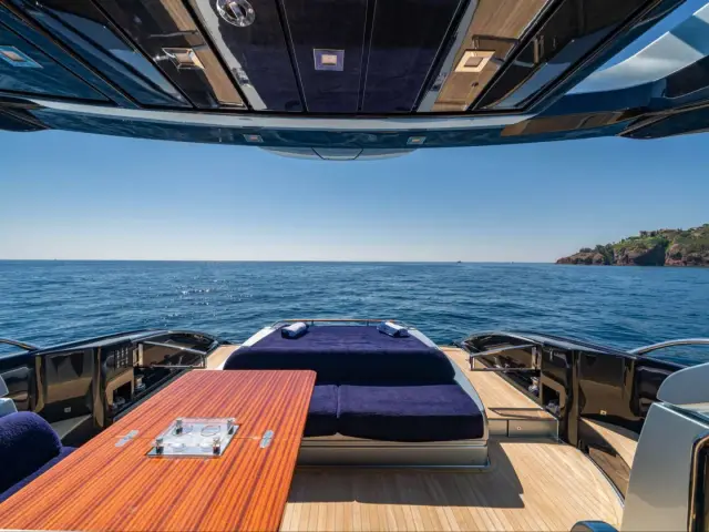 BLUE SHARK | Riva 66 Ribelle — 9 / 16