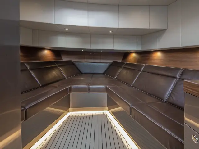 CASA ATLANTIS | Vanquish VQ52 — 8 / 10