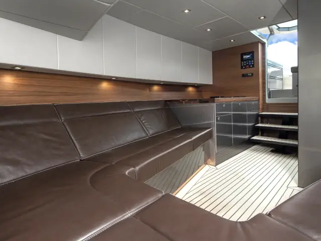 CASA ATLANTIS | Vanquish VQ52 — 9 / 10