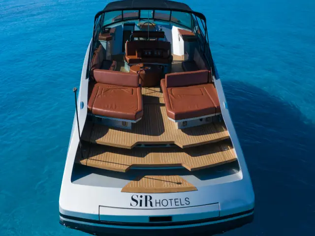 SIR HOTELS | Waterdream California 65 — 16 / 24