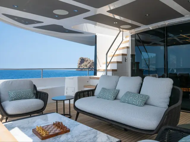 HALEY JANE | Sunseeker 88 — 39 / 64