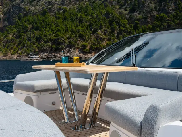 HALEY JANE | Sunseeker 88 — 43 / 64
