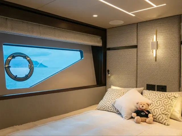 HALEY JANE | Sunseeker 88 — 49 / 64