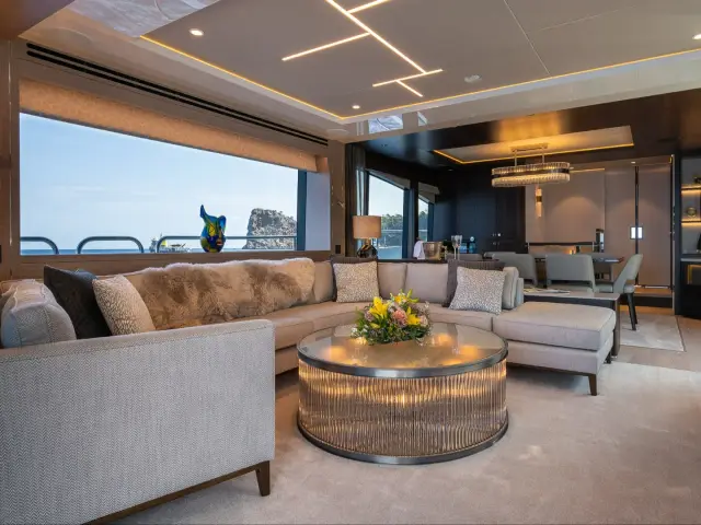 HALEY JANE | Sunseeker 88 — 23 / 64