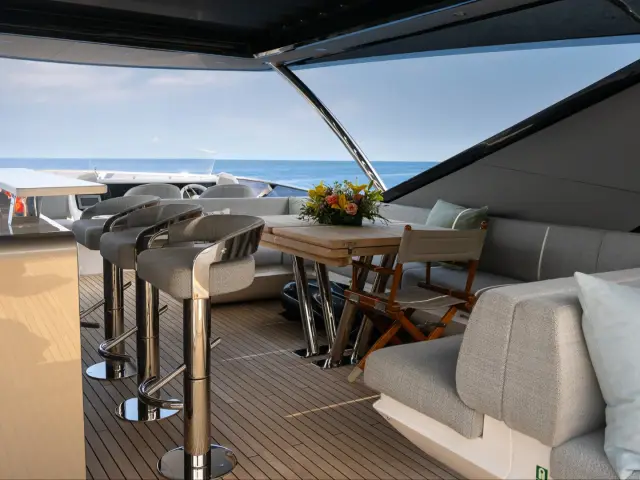 HALEY JANE | Sunseeker 88 — 13 / 64