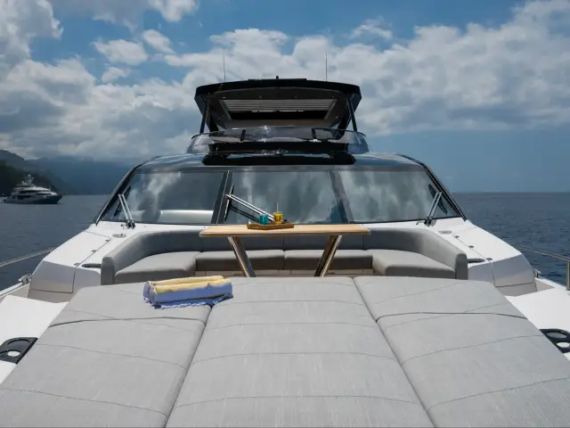 HALEY JANE | Sunseeker 88 — 41 / 64