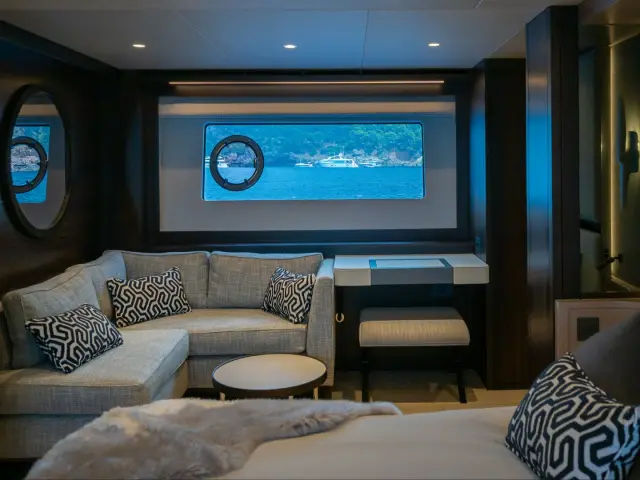 HALEY JANE | Sunseeker 88 — 32 / 64