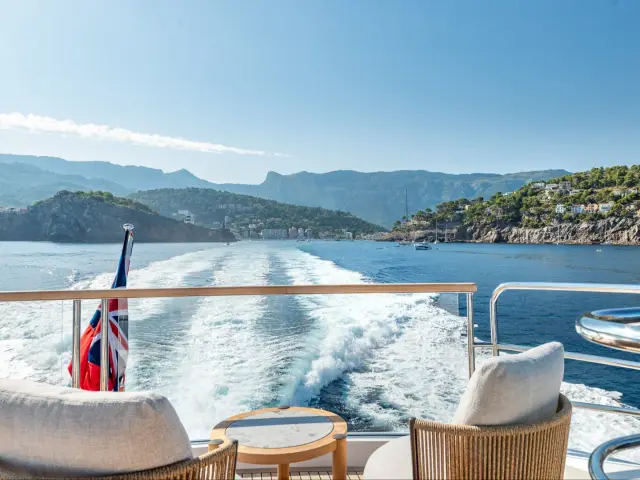 HALEY JANE | Sunseeker 88 — 57 / 64