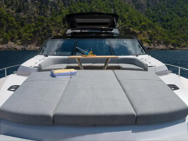 HALEY JANE | Sunseeker 88 — 44 / 64