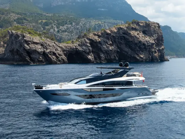 HALEY JANE | Sunseeker 88 — 52 / 64