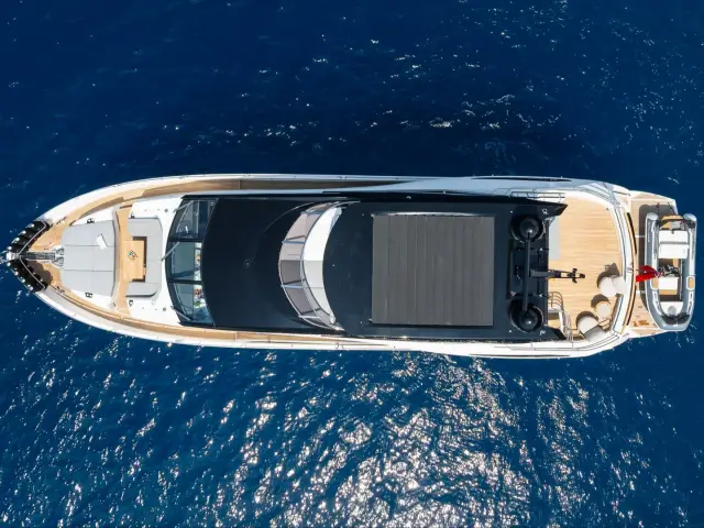 HALEY JANE | Sunseeker 88 — 50 / 64