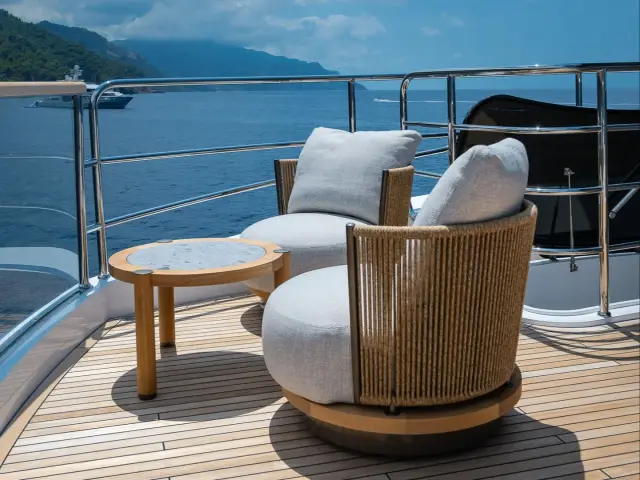 HALEY JANE | Sunseeker 88 — 12 / 64