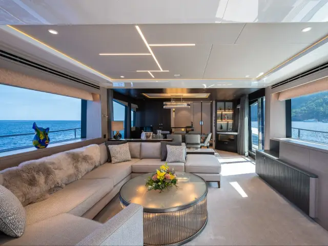 HALEY JANE | Sunseeker 88 — 21 / 64