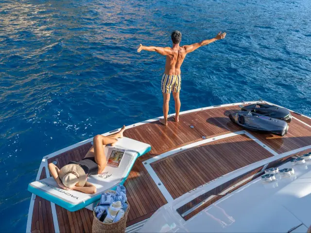 HALEY JANE | Sunseeker 88 — 61 / 64