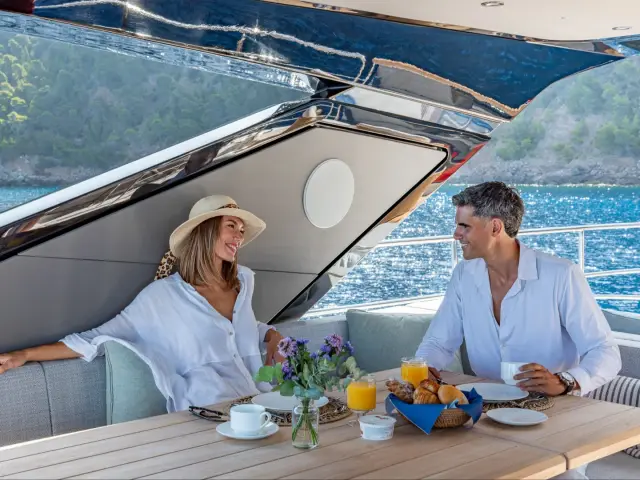 HALEY JANE | Sunseeker 88 — 58 / 64