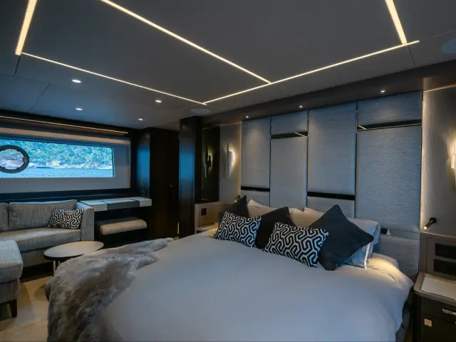 HALEY JANE | Sunseeker 88 — 34 / 64