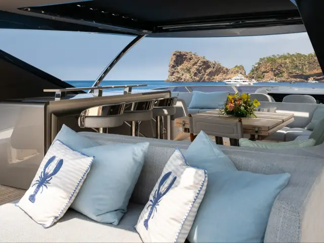 HALEY JANE | Sunseeker 88 — 17 / 64