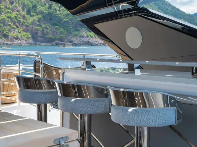 HALEY JANE | Sunseeker 88 — 45 / 64