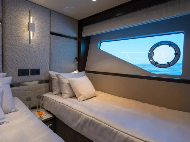HALEY JANE | Sunseeker 88 — 37 / 64