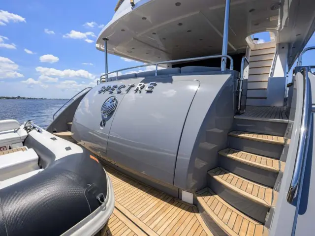 SPECTRE | Princess 95 — 32 / 33