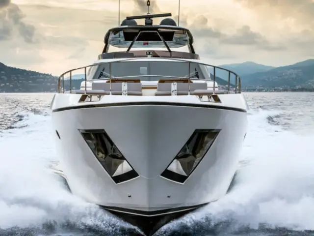 OGUM | Ferretti 920 — 4 / 14