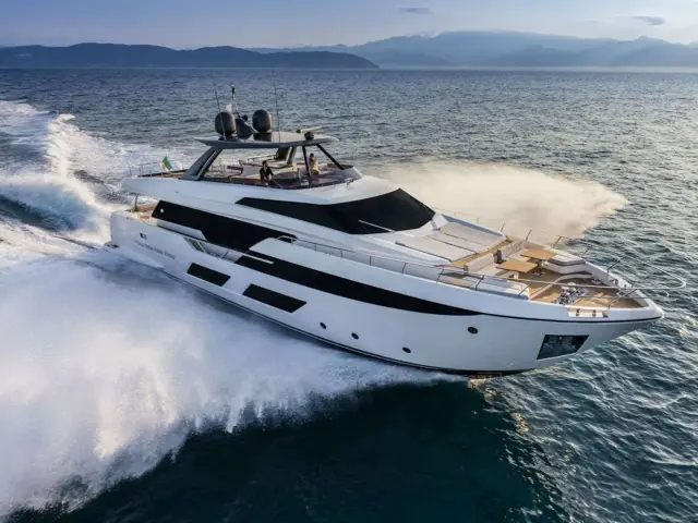 OGUM | Ferretti 920 — 3 / 14
