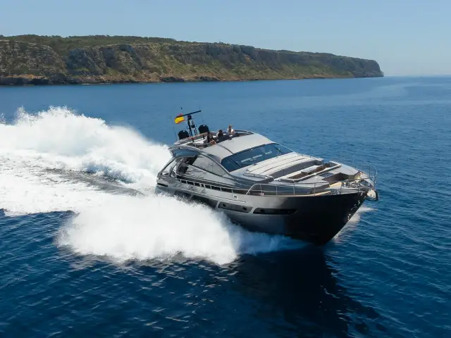 EL MACANN | Pershing 9X — 40 / 84