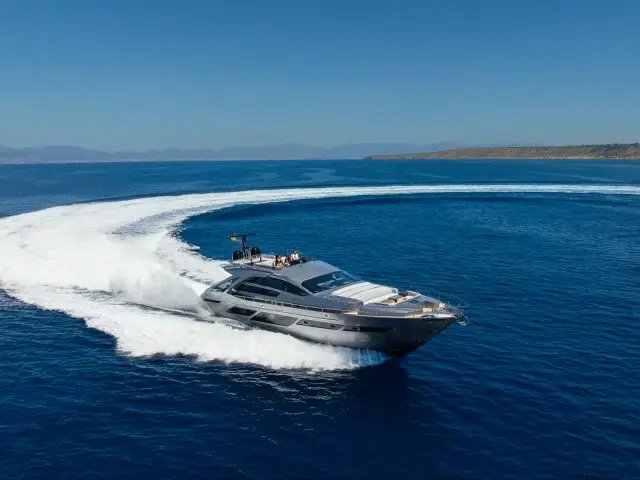 EL MACANN | Pershing 9X — 32 / 84