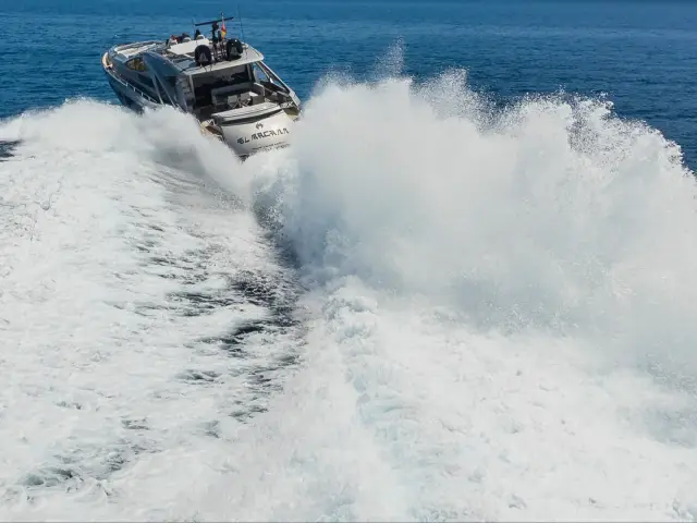 EL MACANN | Pershing 9X — 33 / 84