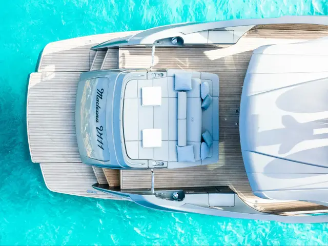 MARLEENA | Pershing 7X — 28 / 80