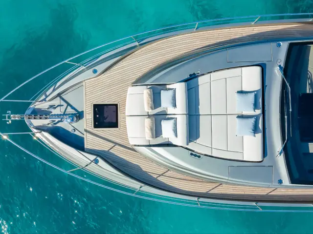 MARLEENA | Pershing 7X — 25 / 80