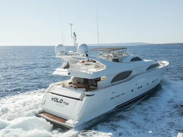 YOLO TOO | Ferretti Custom Line 94 — 1 / 9