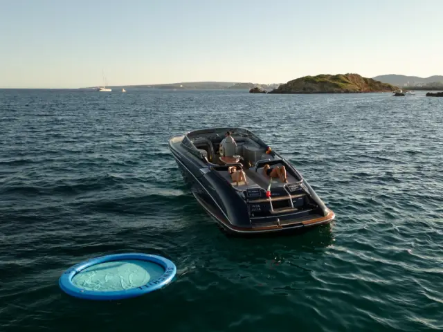 JAD & JULIA | Riva 44 Rivarama — 12 / 28