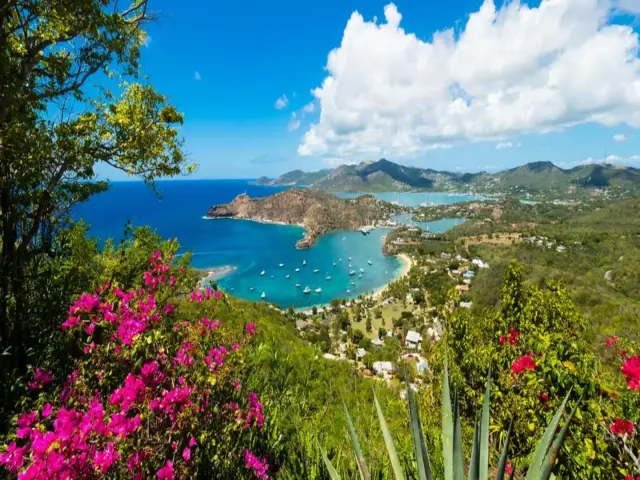 Discover Antigua on a Superyacht