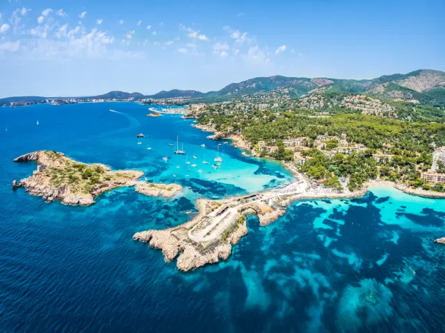 Enchanting 7-day yacht charter around Mallorca