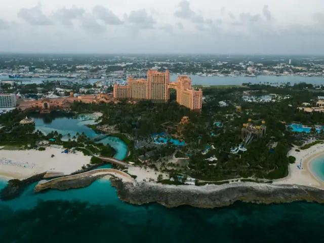 7-day luxury yacht charter in the Bahamas