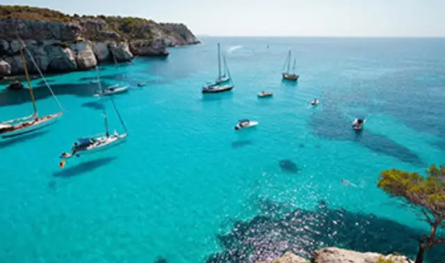 Playa y cala de Cala Jondal en el sur de Ibiza